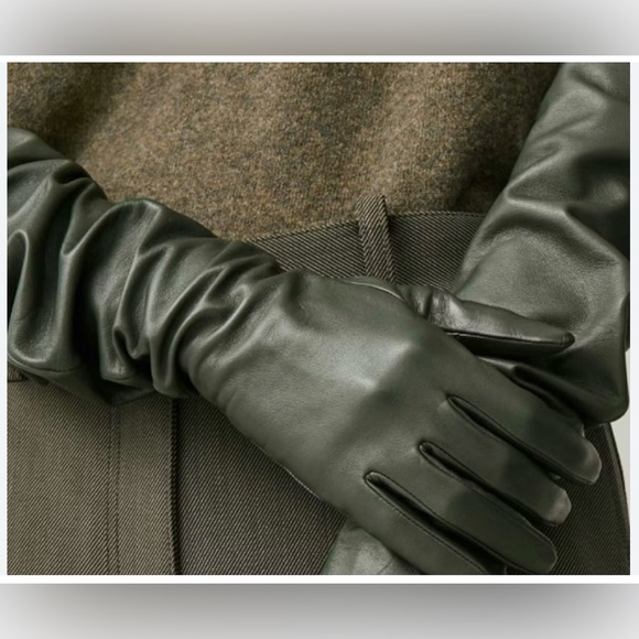 Club Rochelier Accessories - Club Rochelier NWT Ruched Long Ivy Green Leather Gloves in Sz S & L